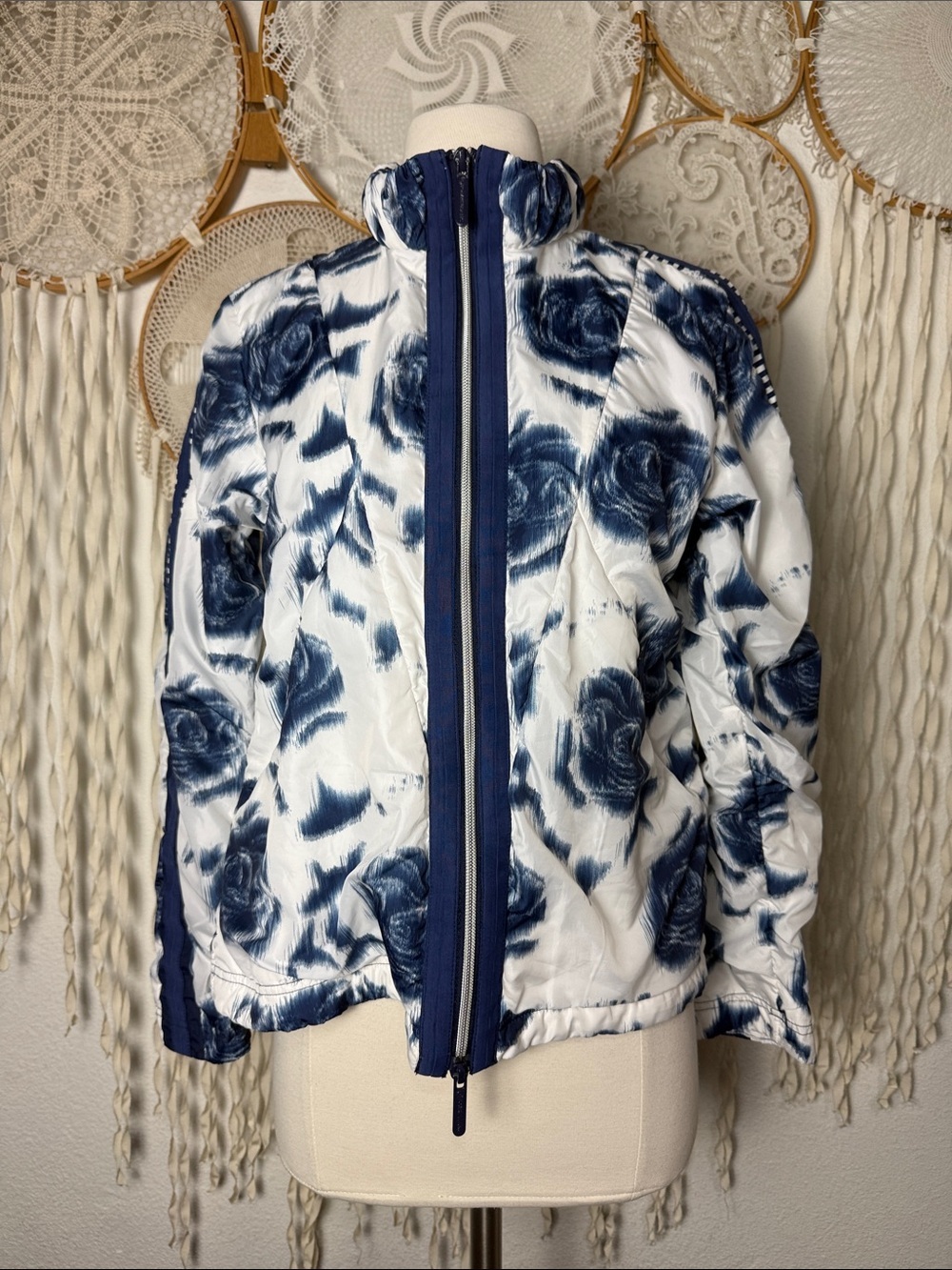 Poivre Blanc Blue & White Floral Poppy Print Light Weight Ski Jacket Size Small